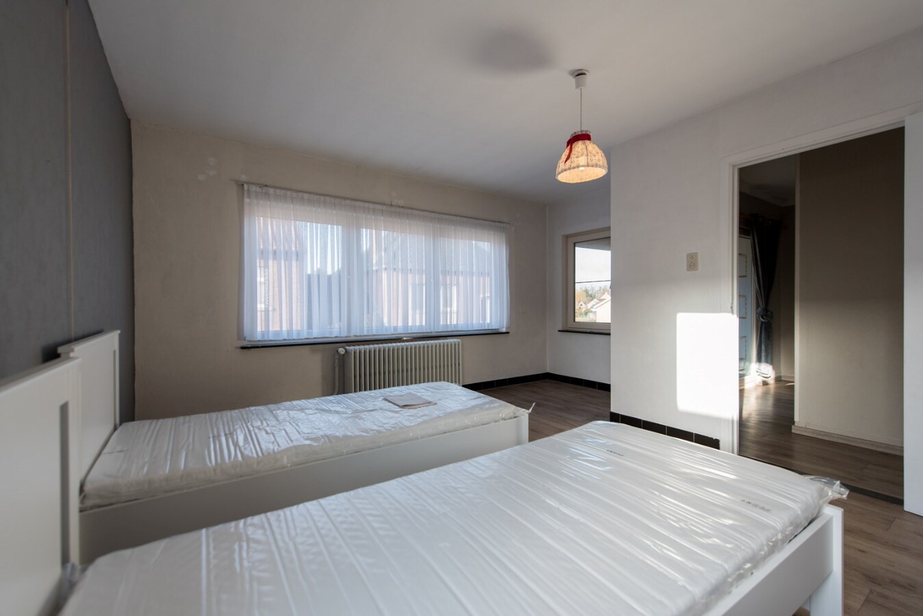 Hedendaagse woning met loods en bijgebouwen op 2.200 m² 