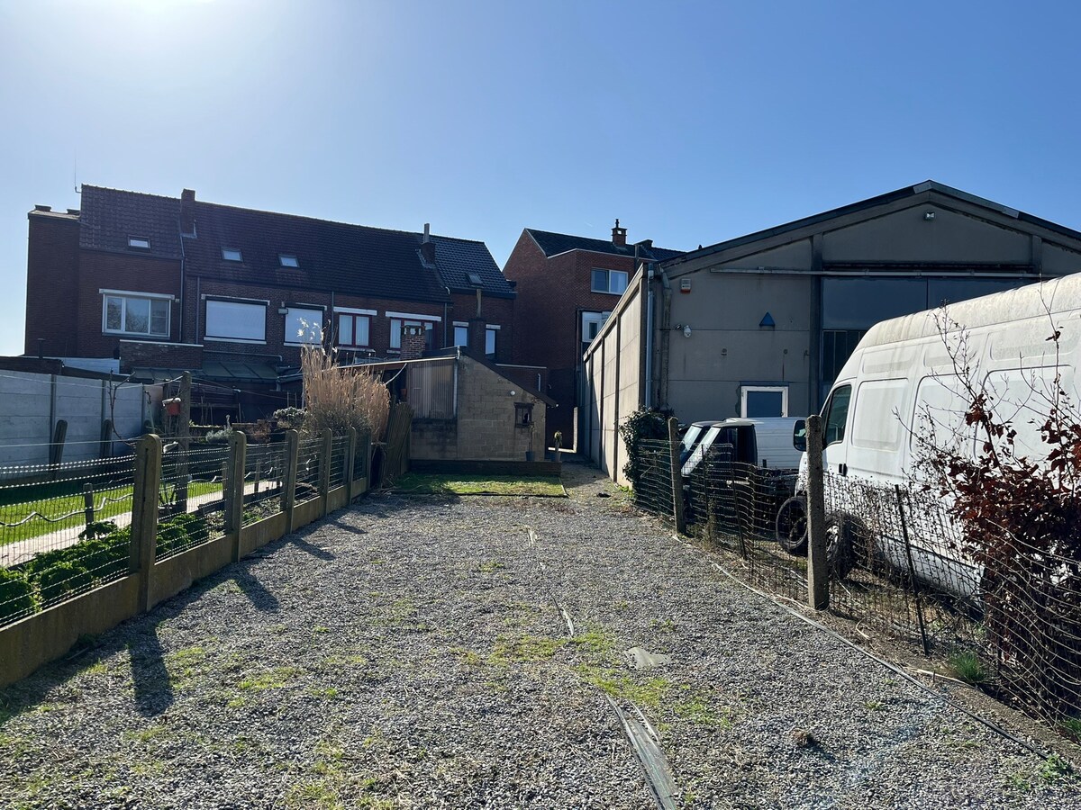 Interbellum-woning met 4 slaapkamers en tuin 