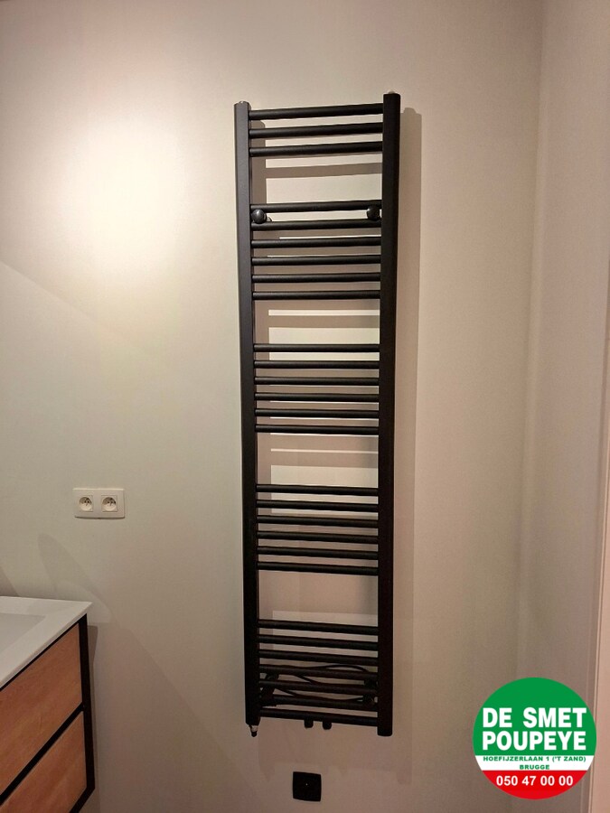 Vernieuwd hoekappartement 