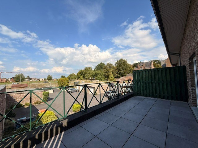 Prachtig appartement met 2 slaapkamers, terras en garage in het centrum van Dilsen 