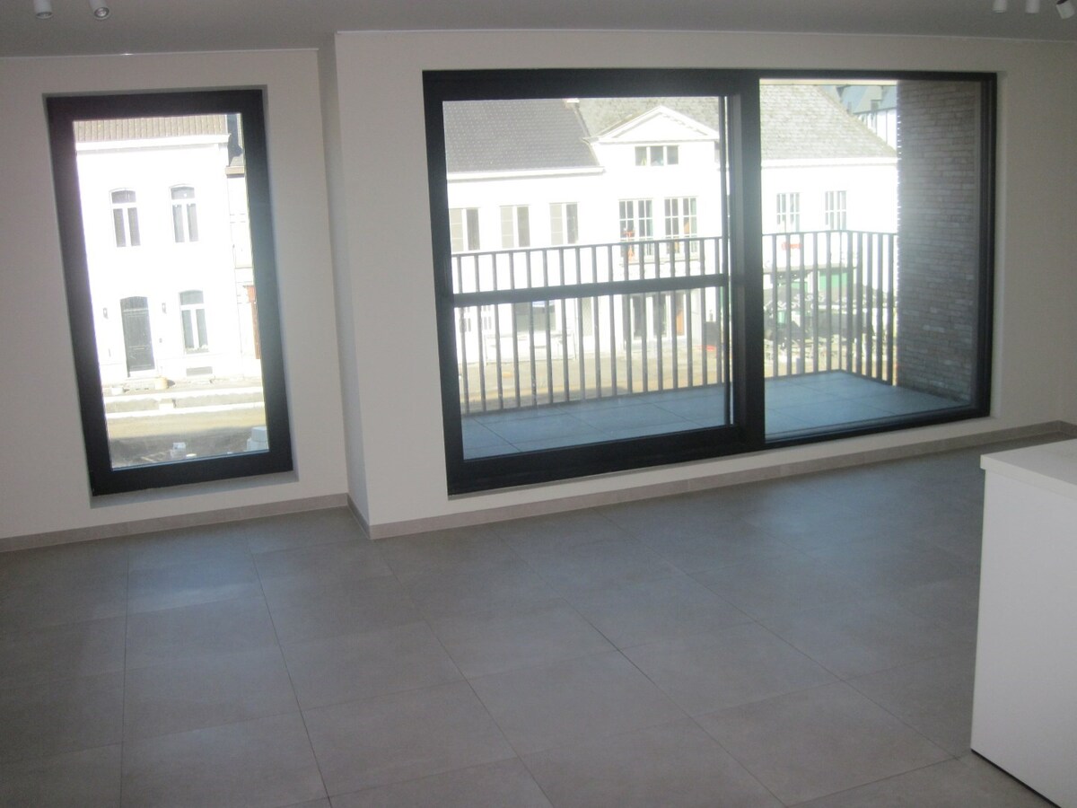 Lichtrijk appartement op de Gaverse Markt. 