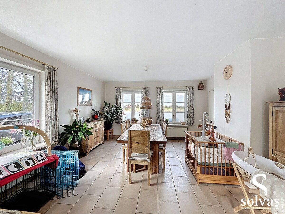 Landelijk gelegen halfopen bebouwing met drie slaapkamers 