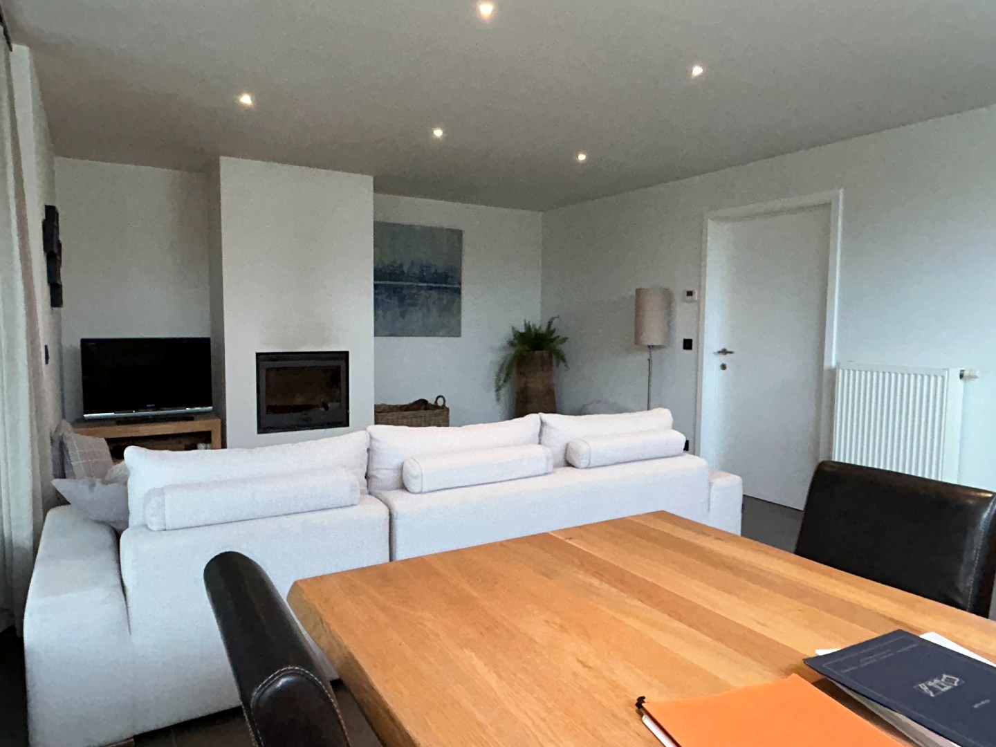 Volledig gerenoveerde woning met winkelruimte, garage en tuin op 1.280m² 