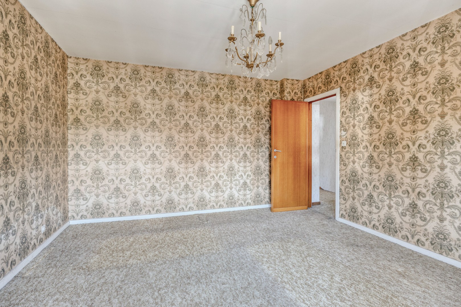 TE RENOVEREN WONING met 3/4 slaapkamers en tuin – 1640 SINT-GENESIUS-RODE 