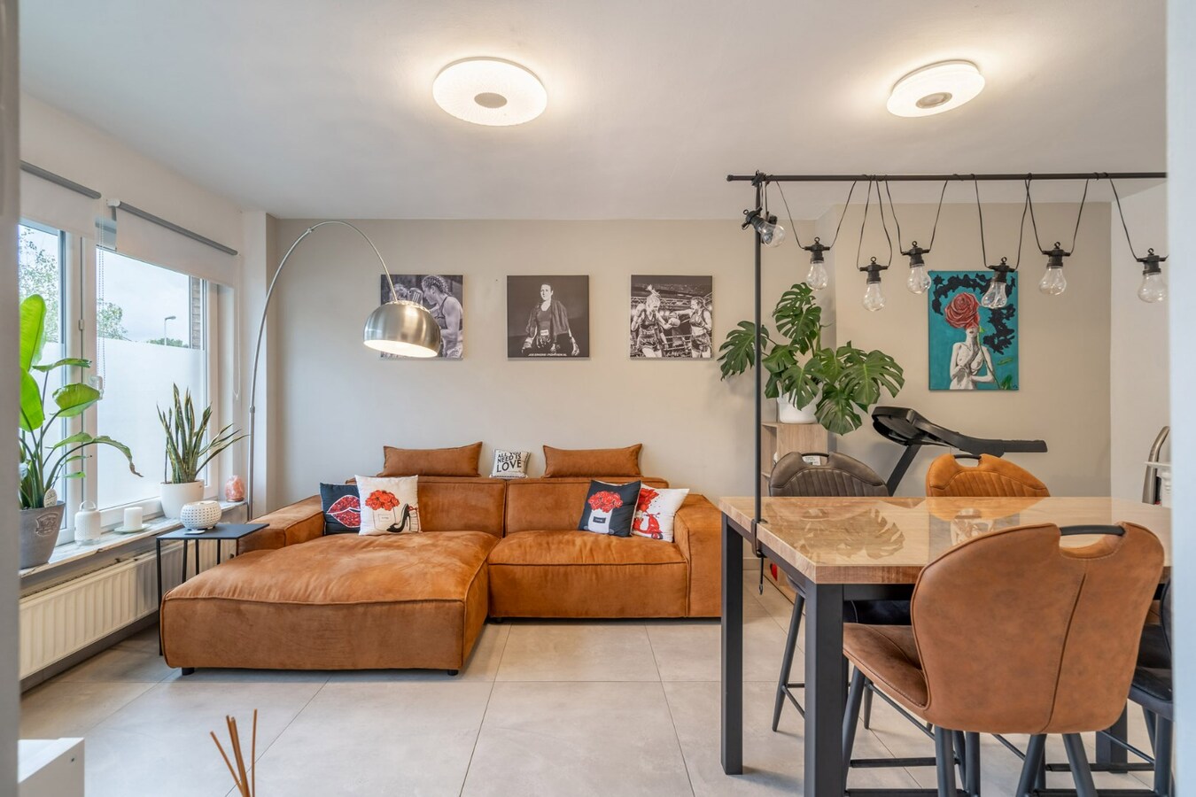 Gerenoveerd appartement met 2 slaapkamers en garage 