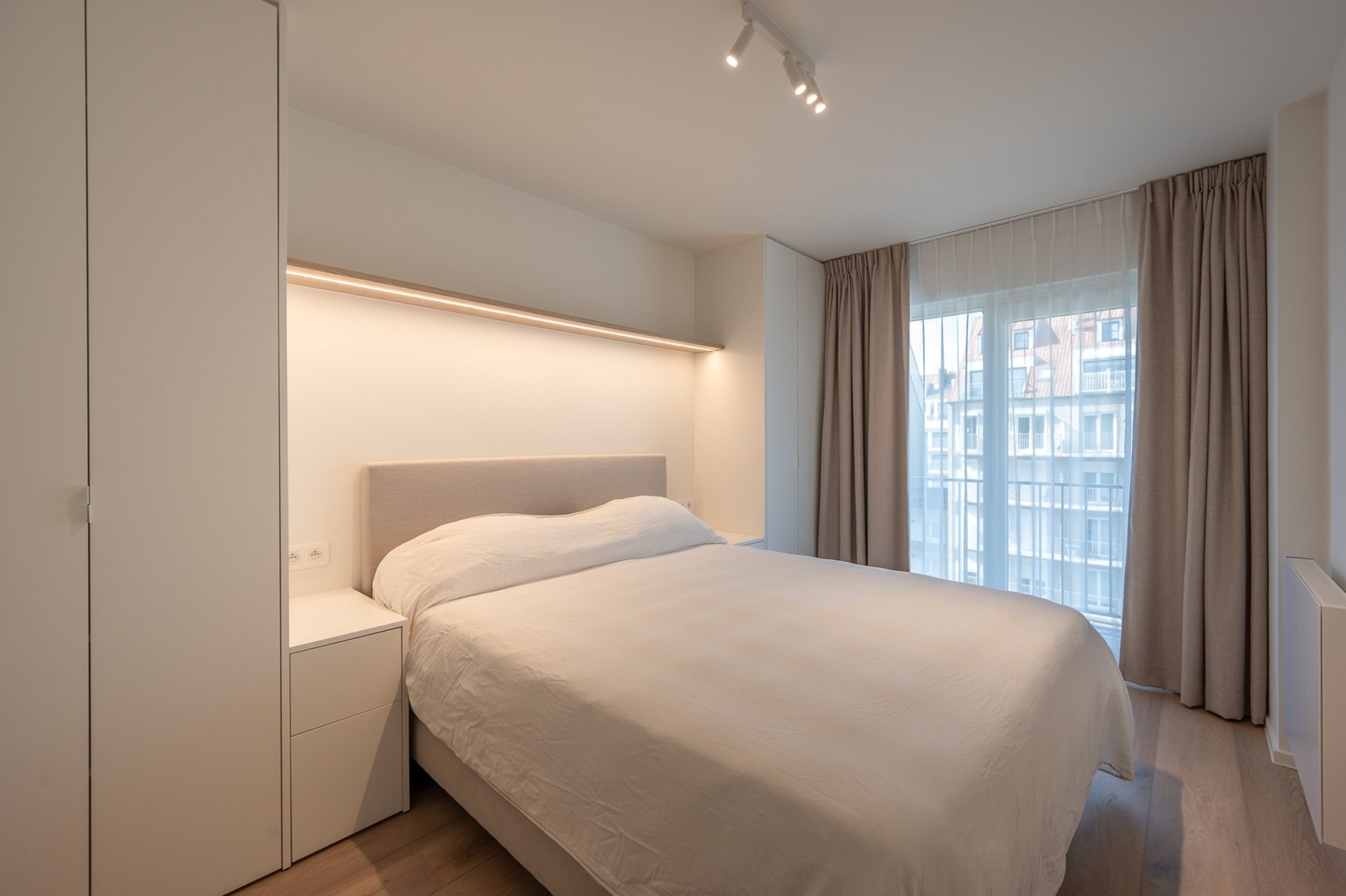 Bel appartement de 3 chambres avec vue latérale sur la mer, situé dans un endroit agréable près de la place de la Tour des Lumières à Knokke. 