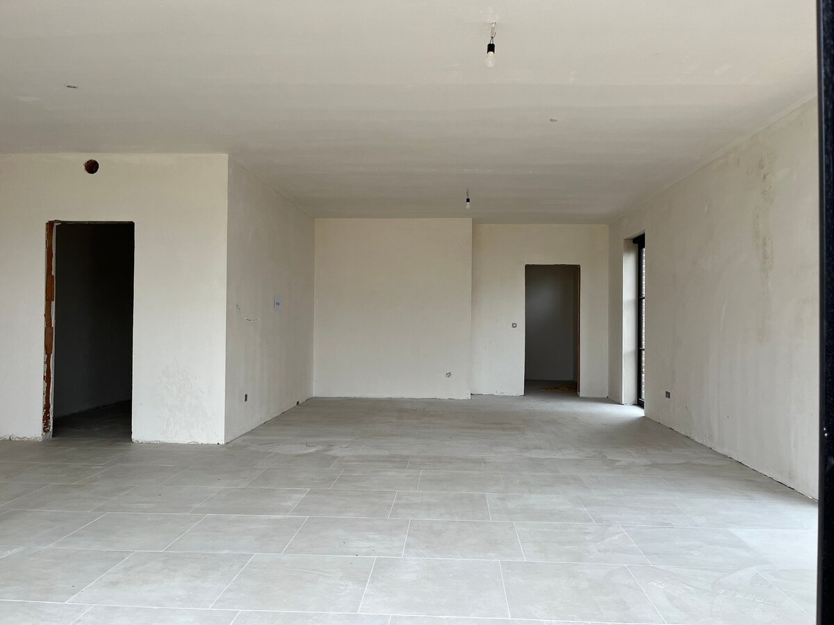 Nieuw gelijkvloers appartement met terras en tuintje 