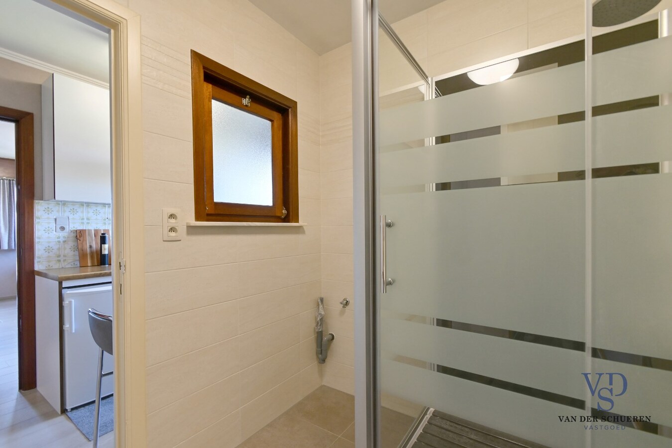 Op te frissen half open bebouwing 