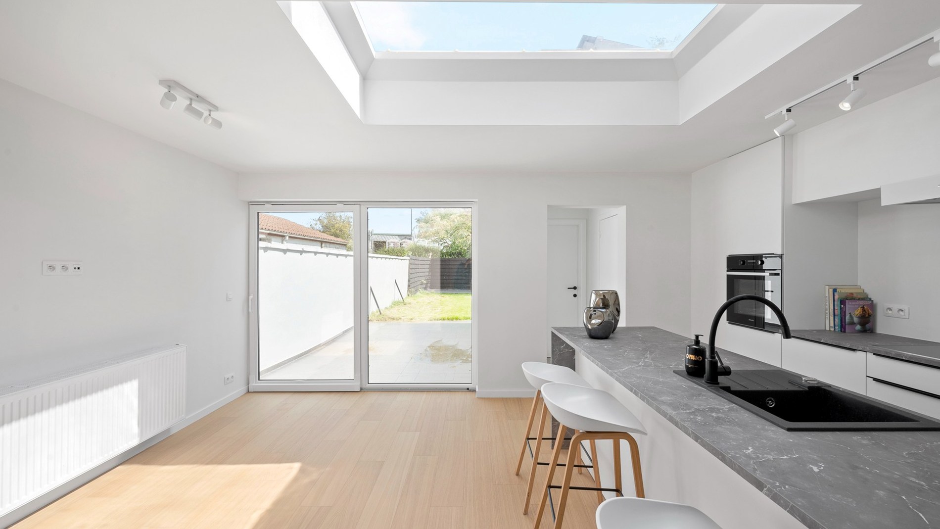 Prachtig gerenoveerde woning met 3 slaapkamers in Heist, dichtbij centrum en strand 