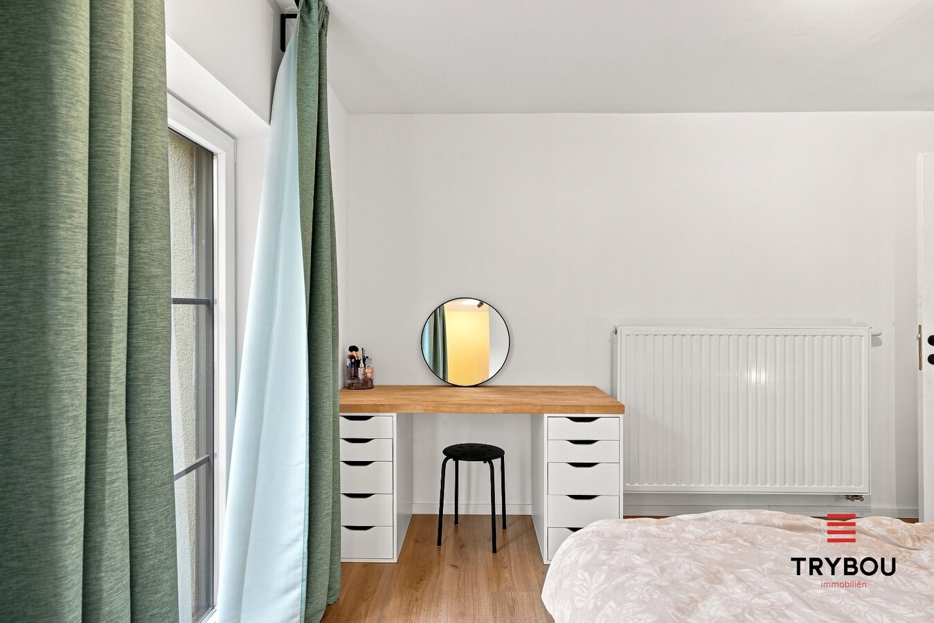 Uitstekende gelegen woning met loods en tuin! 