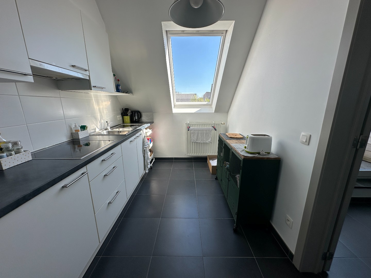 Instapklaar 2-slp appartement met terras én garage, Torhout Wijnendale 