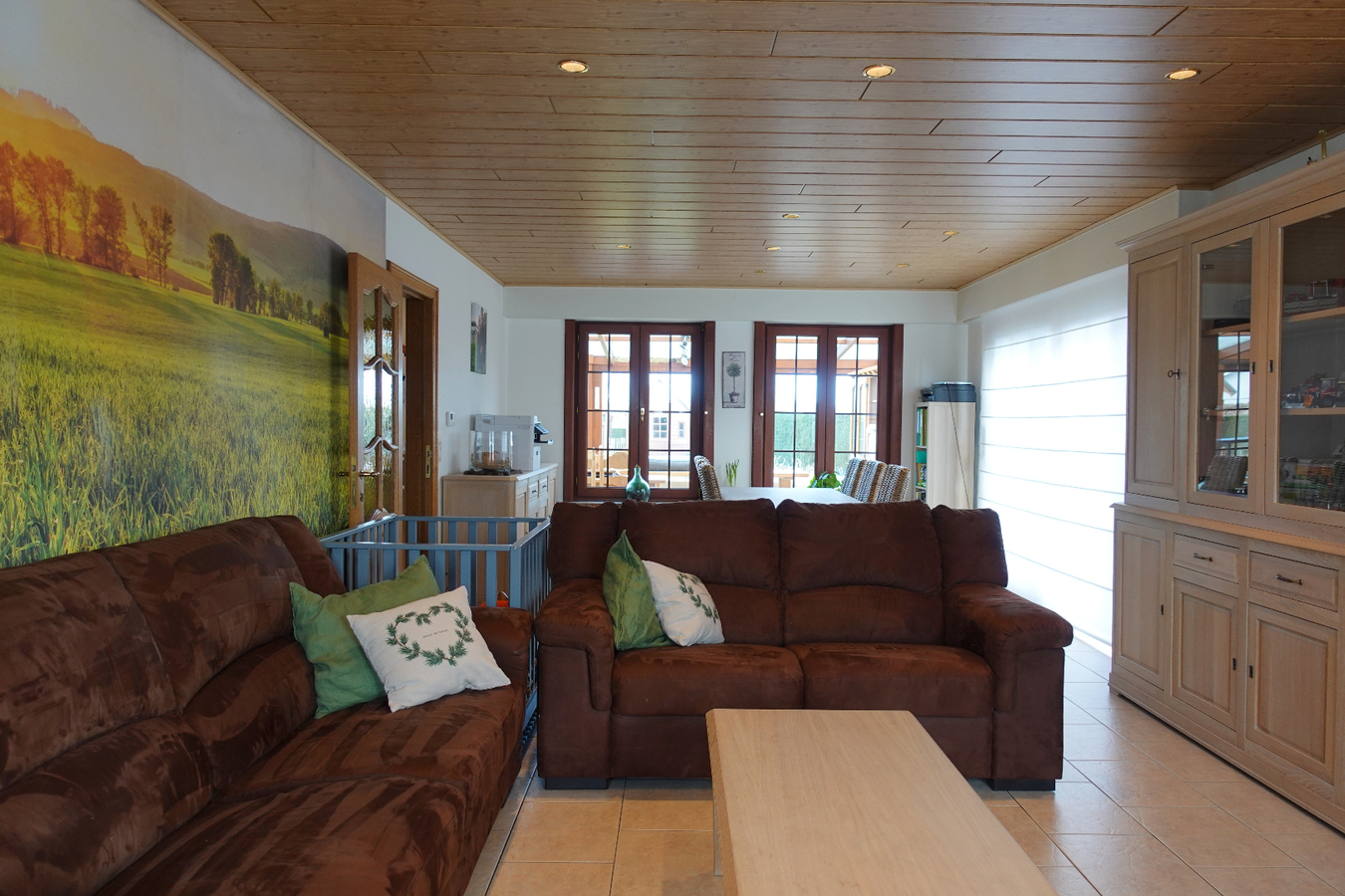 Charmante woning met 2 garages 