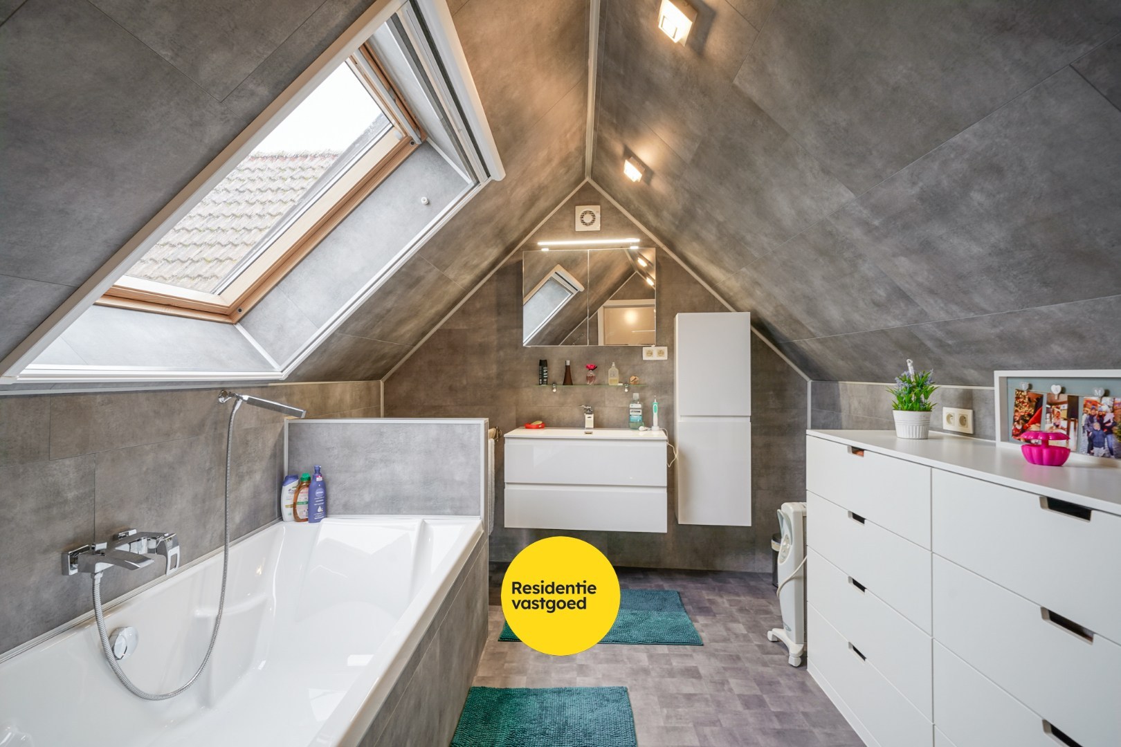 Alleenstaande woning op ruim perceel met vernieuwd woongedeelte en loods (80 m²) 