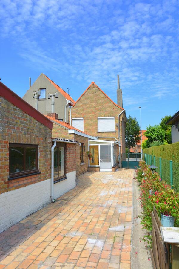 Zonnige charmante half-open woning 