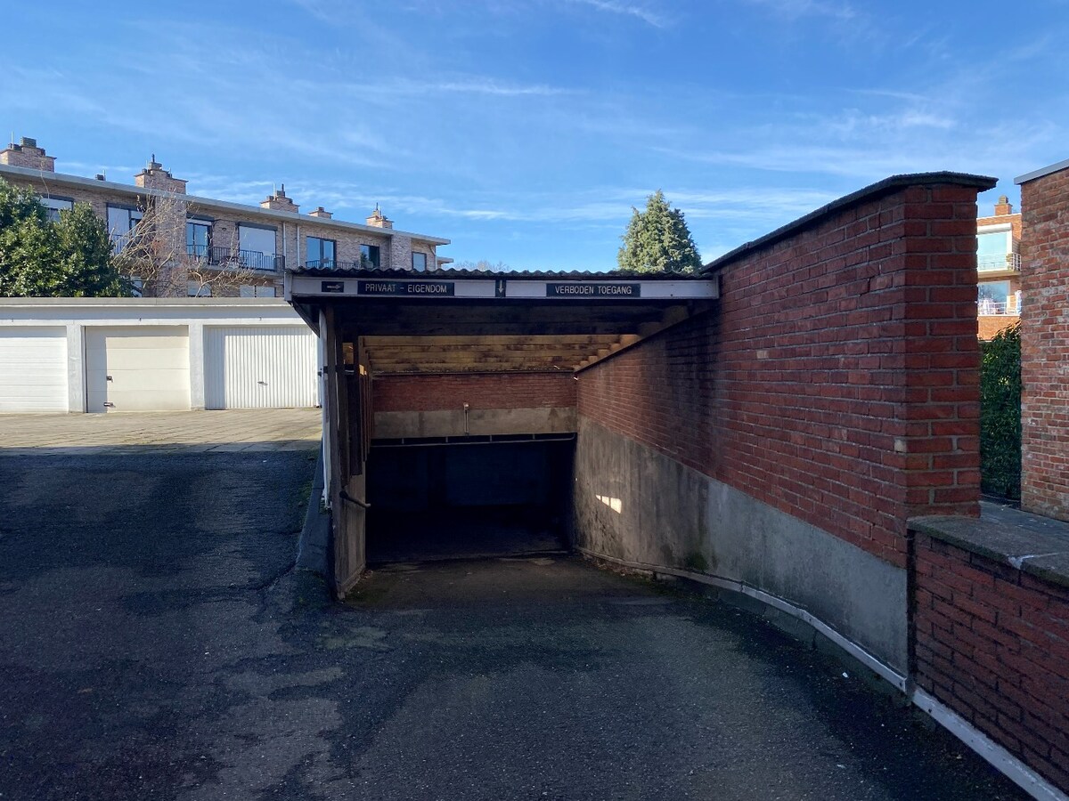 8 instapklare appartementen met 2/3 slaapkamers en 10 garages 