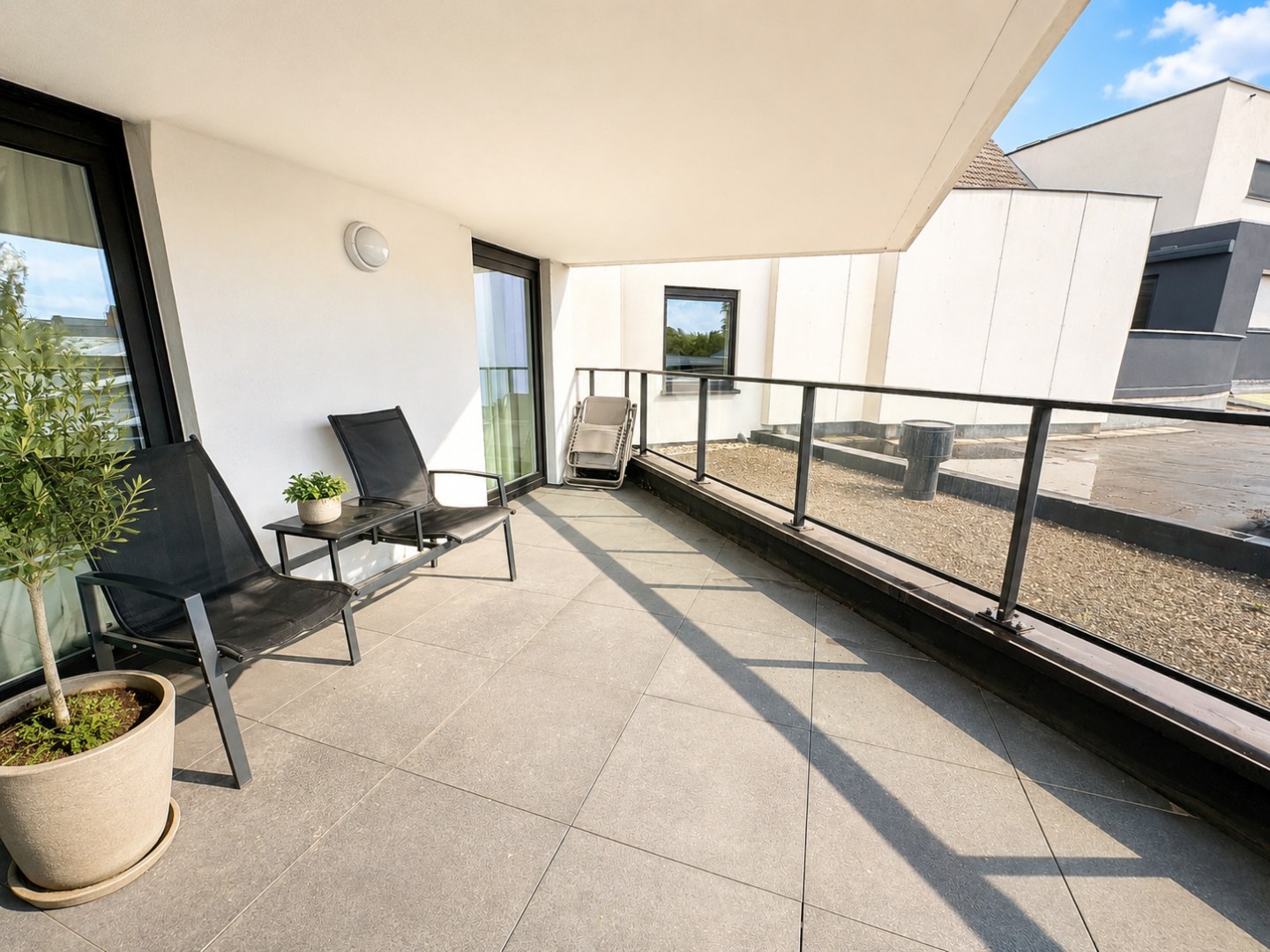 Lichtrijk 2-slp appartement met zonnig terras én garage, Torhout 