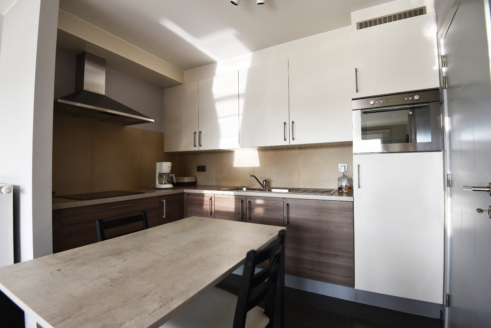 Recent 1 slpk app. zonnig terras en garage rustig gelegen te centrum Eeklo 