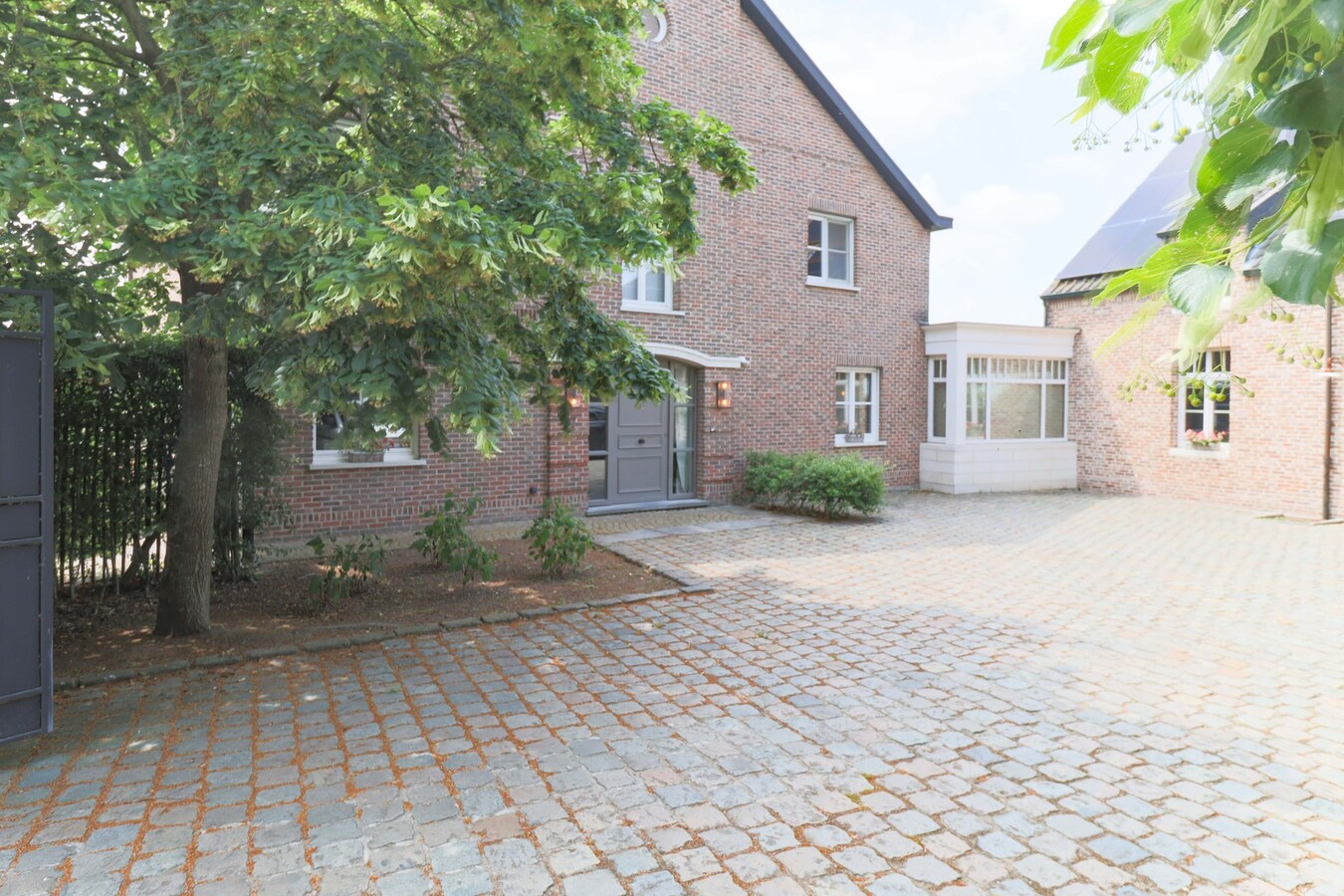 Unieke Villa te Moorslede met 5 slaapkamers op 726m² ! 