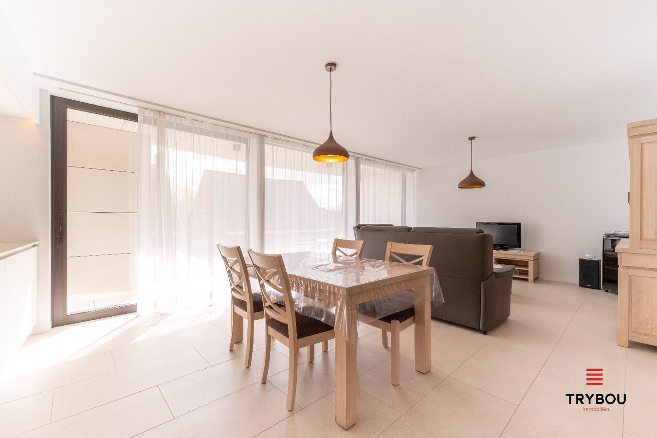 Appartement met 3 slaapkamers, garage en 2 staanplaatsen in Houthulst! 