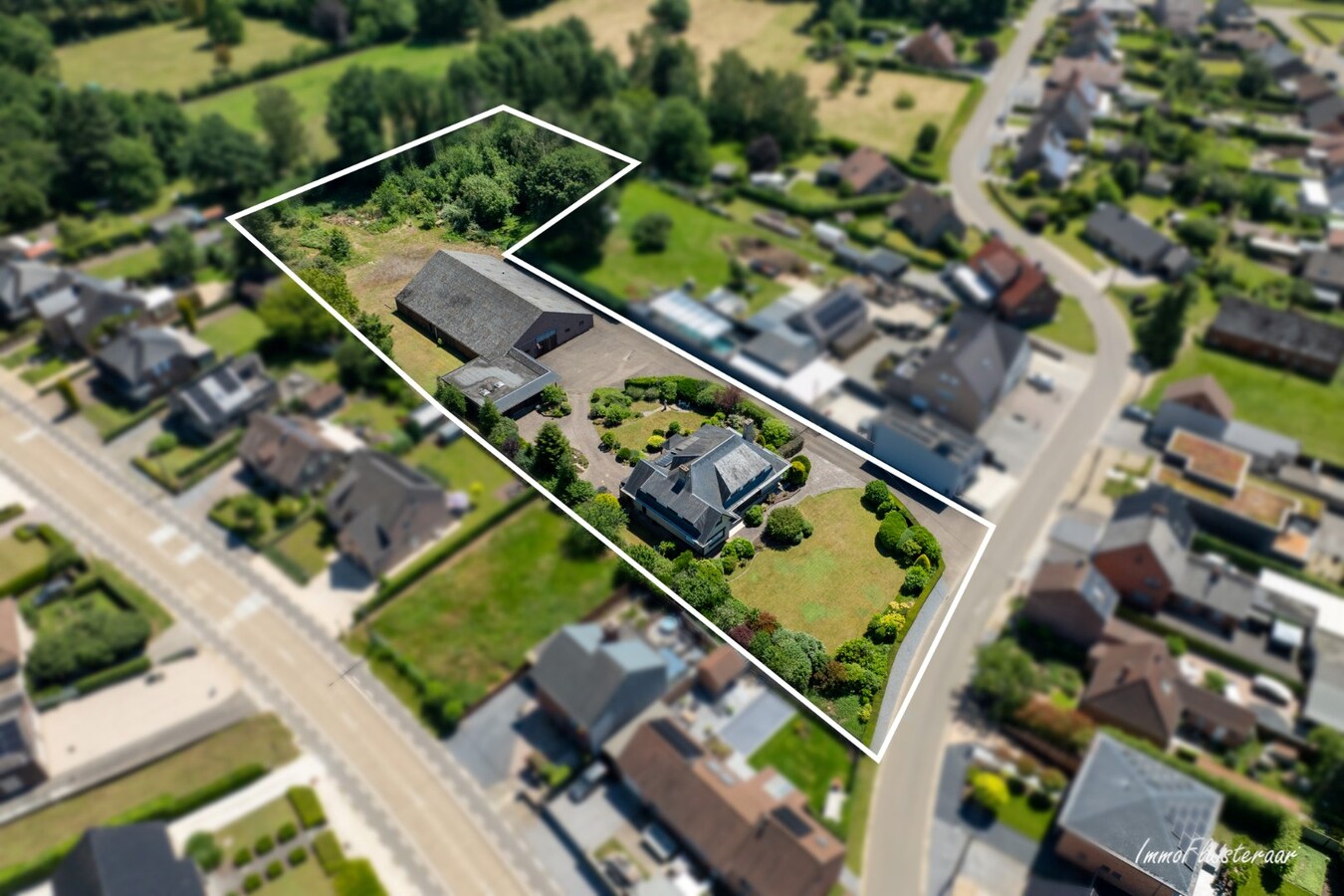 Ruime woning met loods op ca. 1ha te Lummen 