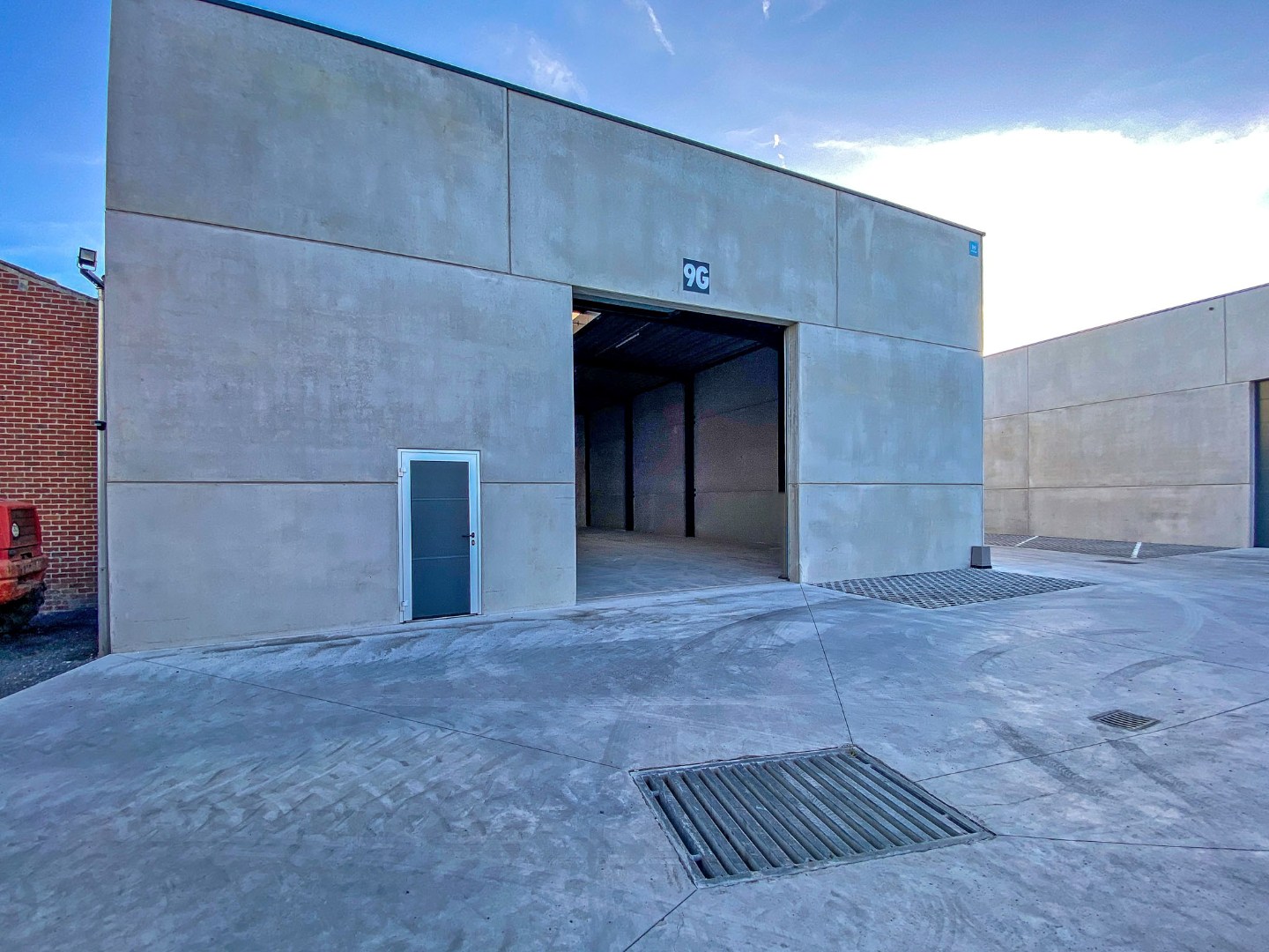 Geïsoleerde nieuwbouwloods 9G (loods 2) (290m²) te huur op een industrie- ambachtzone te Vleteren 