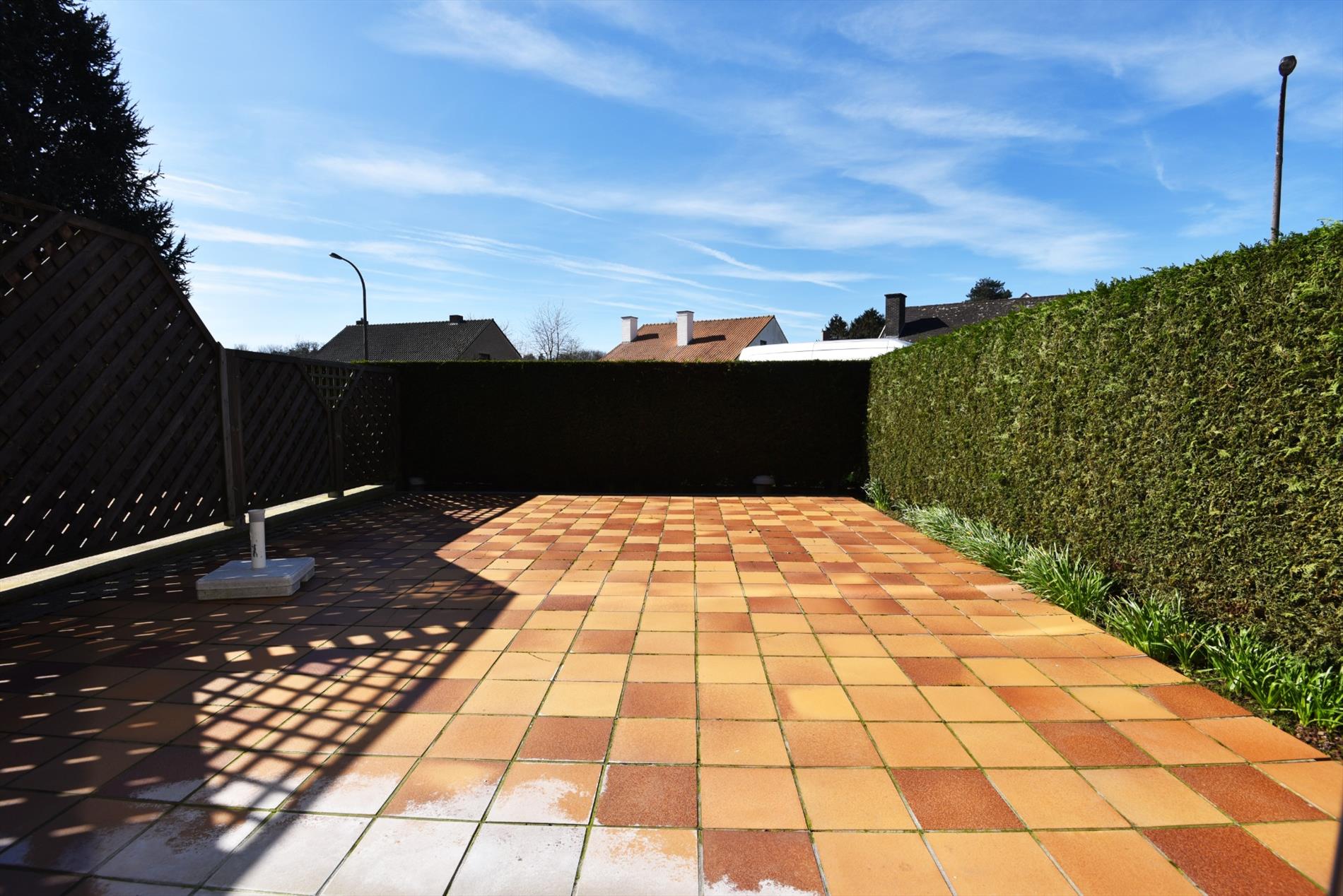 Gelijkvloers app. met 2 slpks, zonneterras en staanplaats nabij centrum Maldegem 