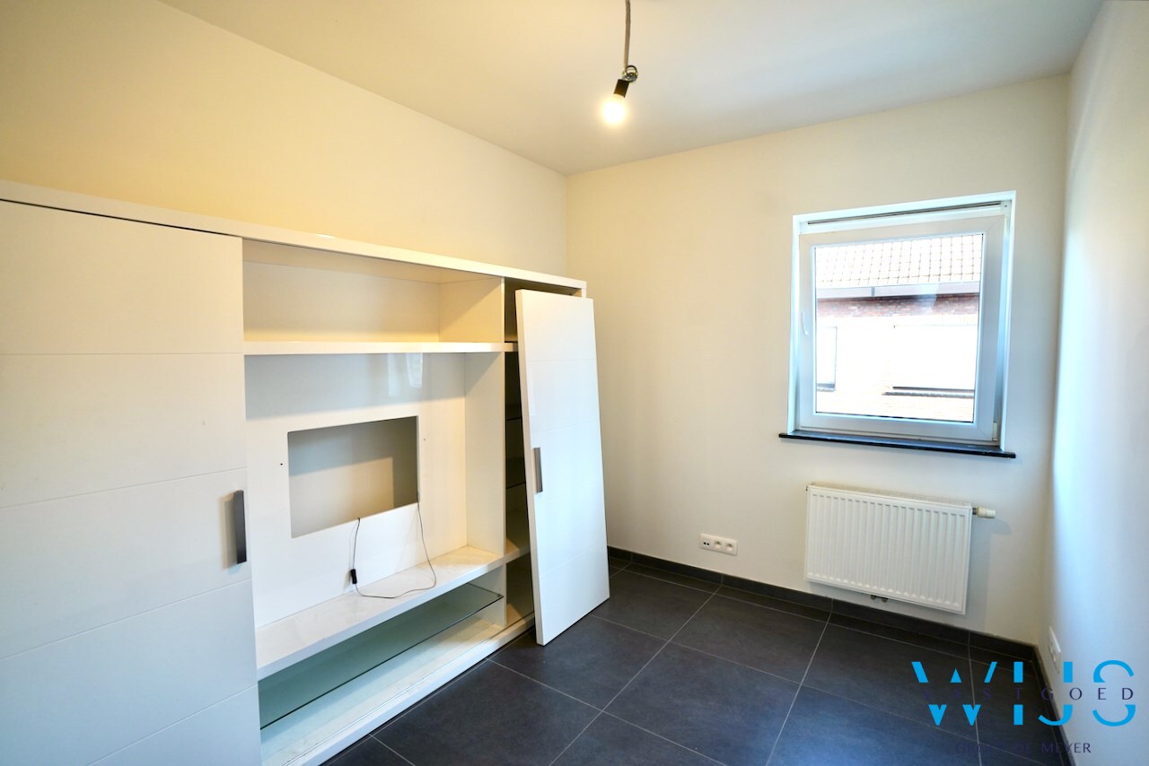 Instapklaar 2 slaapkamer appartement met garage ! 