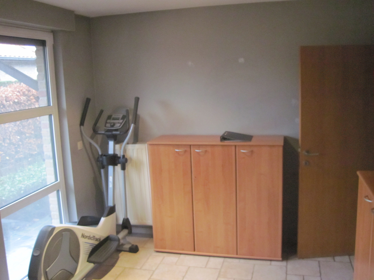 Eigentijdse villa met aangename tuin - rustig gelegen, én toch nabij N60 en E17. 