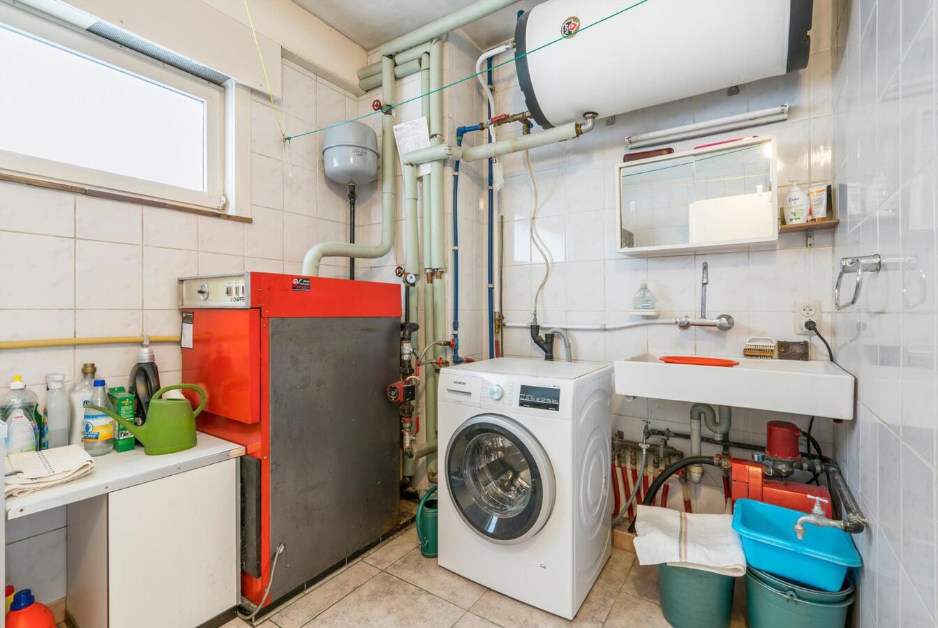 Woning met 5 slaapkamers op 832 m² in rustige straat te Oudenburg 