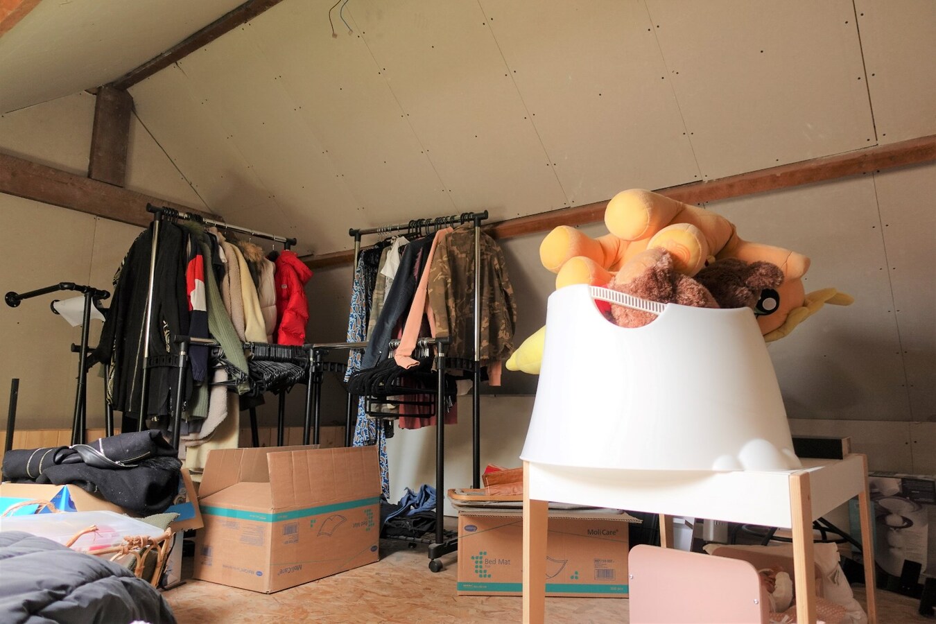 Gerenoveerde (deels) rijwoning met 2 slaapkamers 