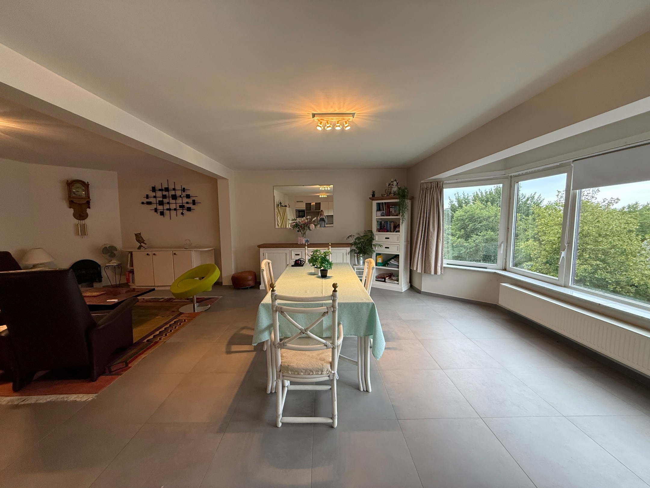 NON MEUBLÉ – Appartement spacieux et unique de 139 m² au centre de Knokke. 