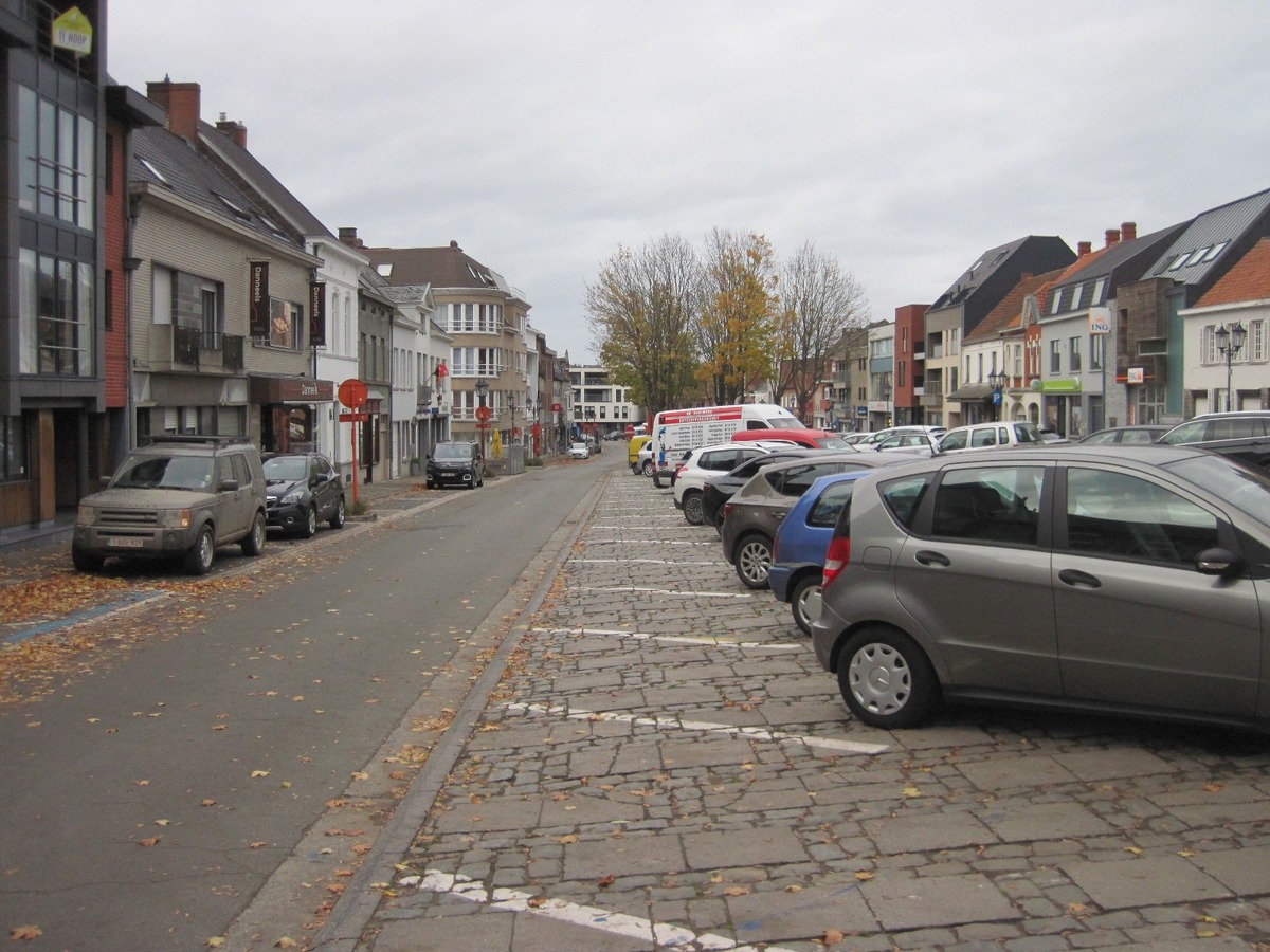 Multi-funktioneel pand. Verhuurd met rendement van > 4% ! 