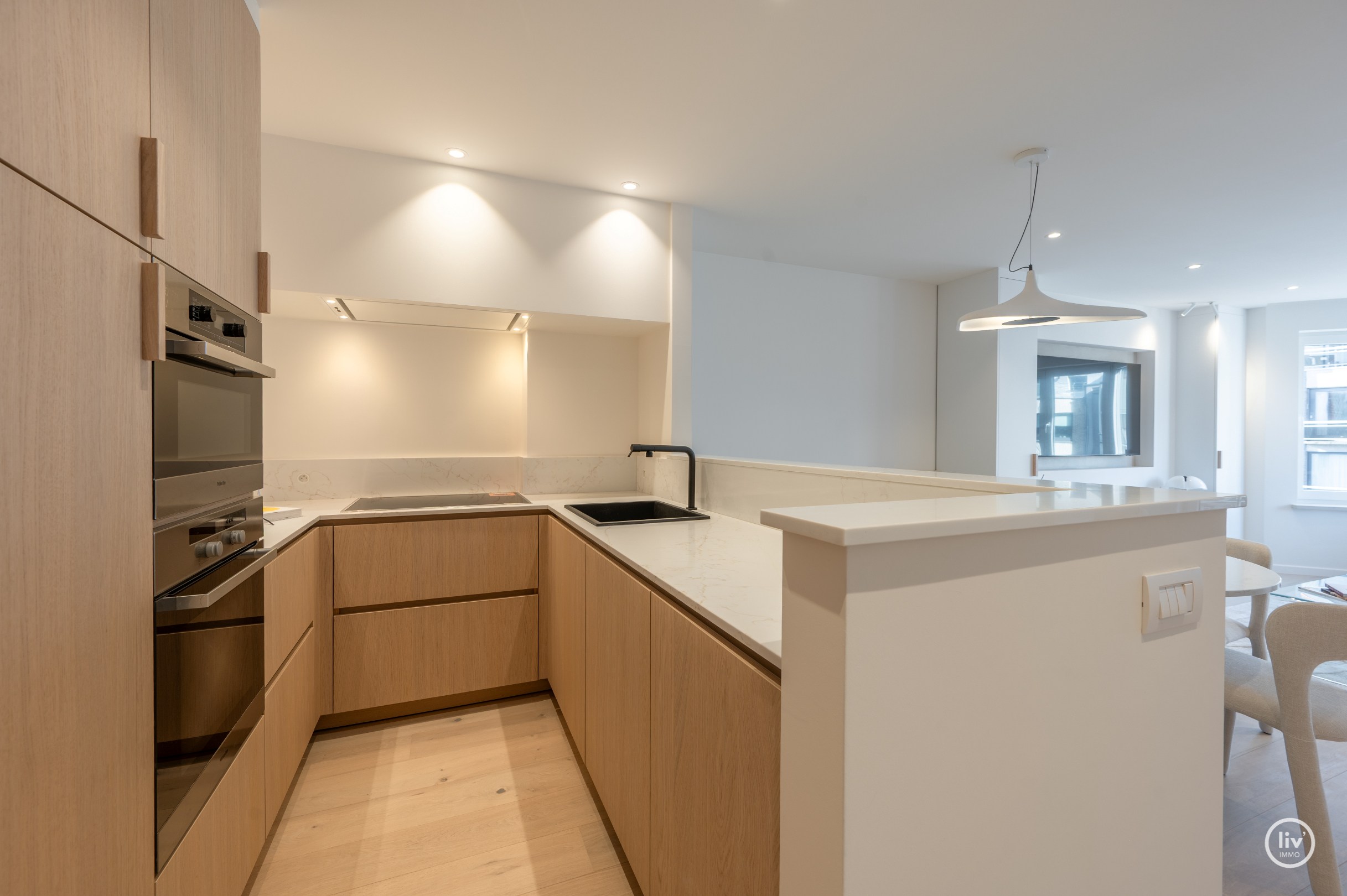 Volledig gerenoveerd en stijlvol appartement in het hart van Knokke in de  Lippenslaan. 