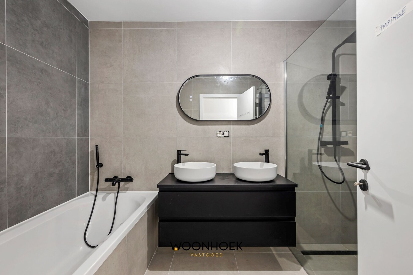 Gerenoveerde, 6-slpk woning, zonnige tuin en 2 bdkms te Sint-Niklaas! 