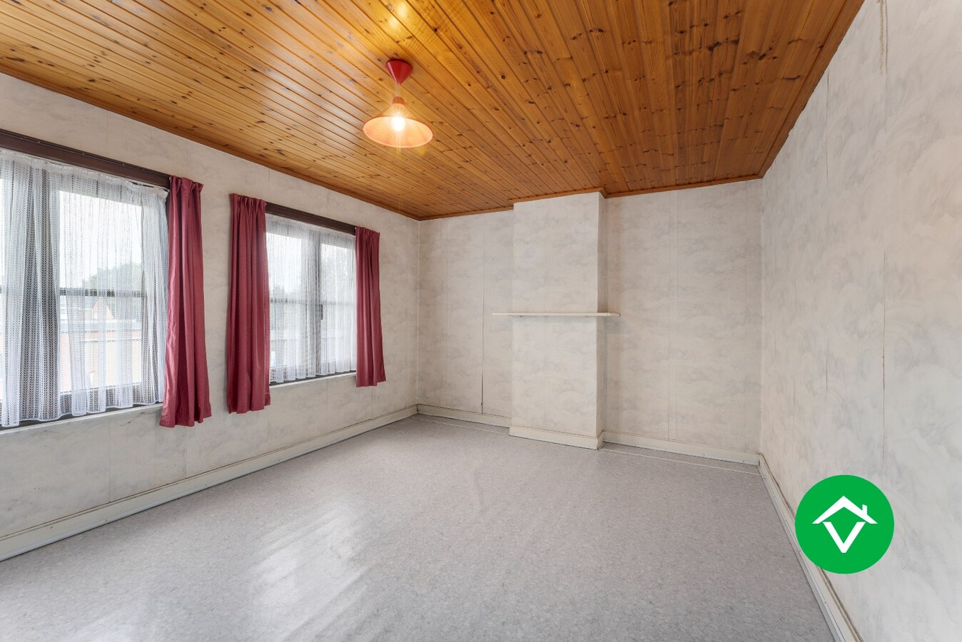 Ruime woning met 5 slaapkamers, diepe tuin en garage te Staden 