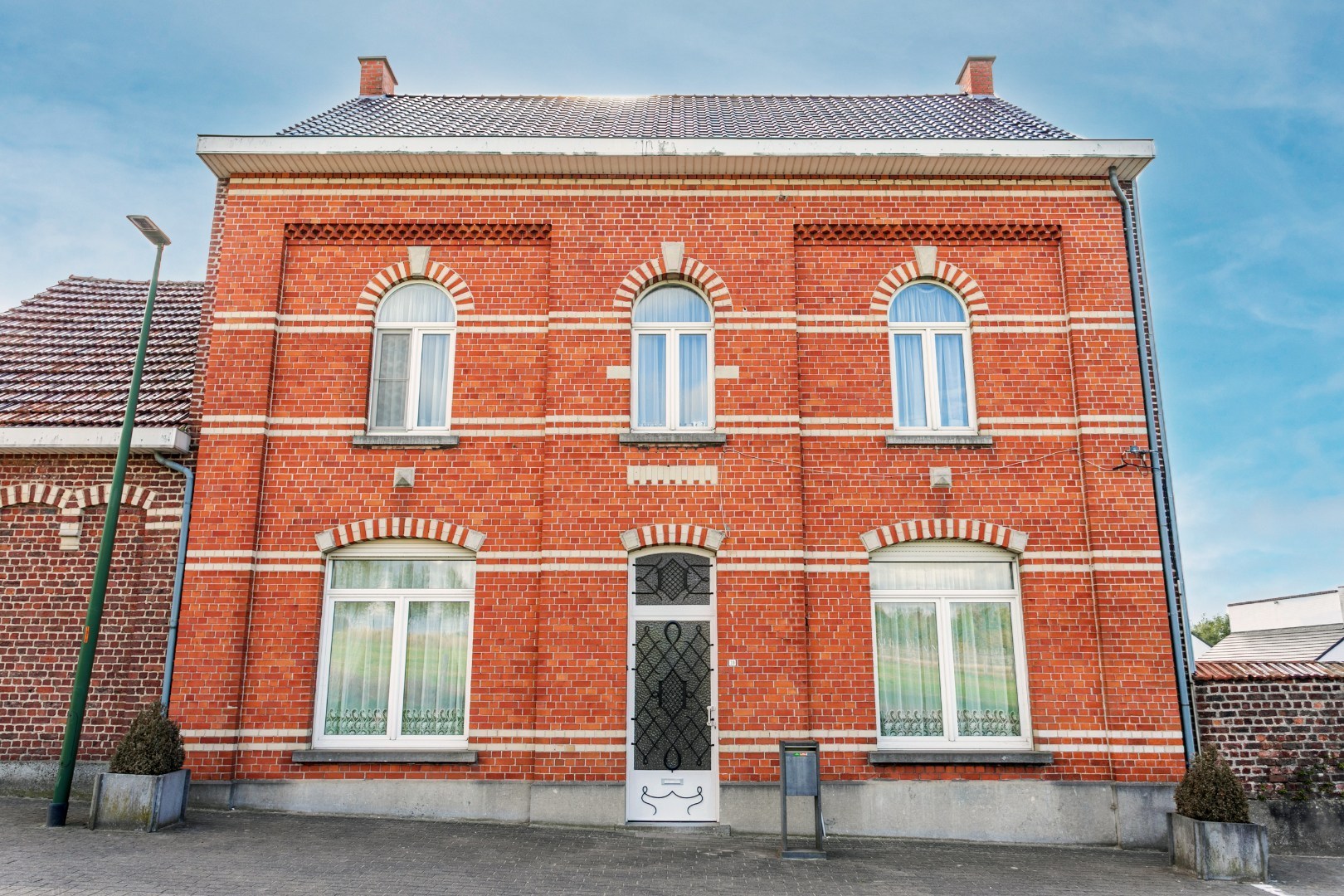 Karaktervolle, te renoveren herenhuis met enorm potentieel te Gooik 