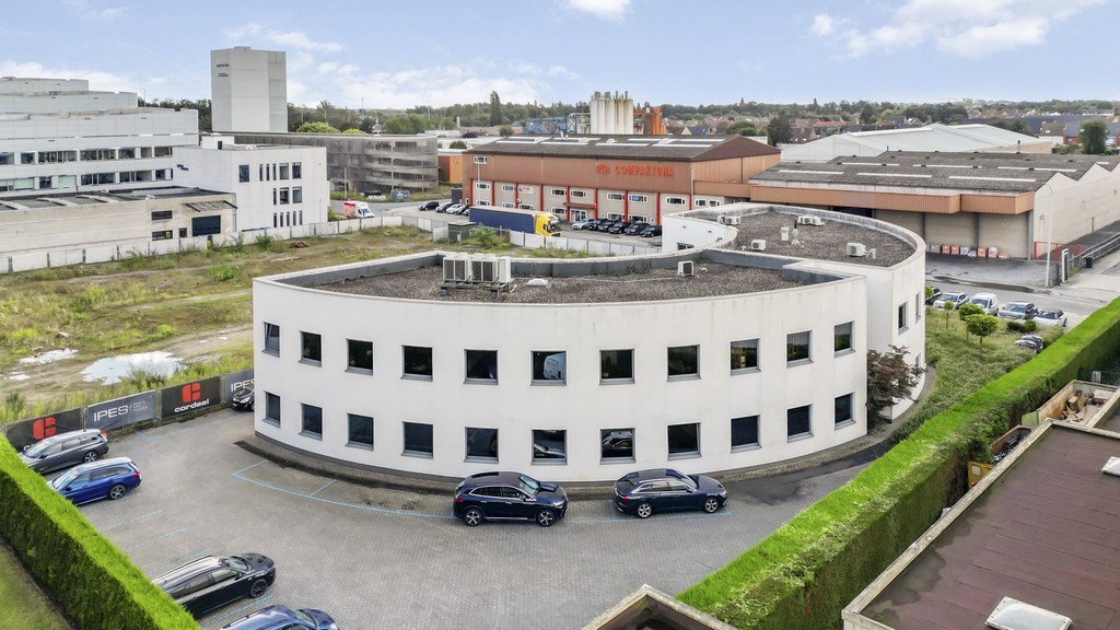 Standalone kantoorgebouw te koop in het industriepark Zwijnaarde
