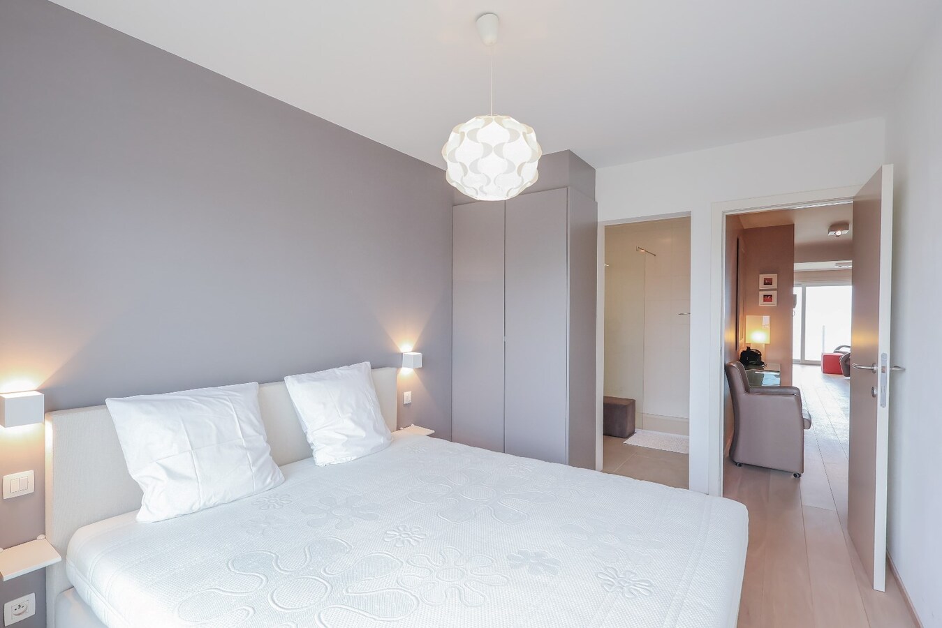 Appartement magnifique avec vue frontale sur la mer et deux chambres à coucher. 