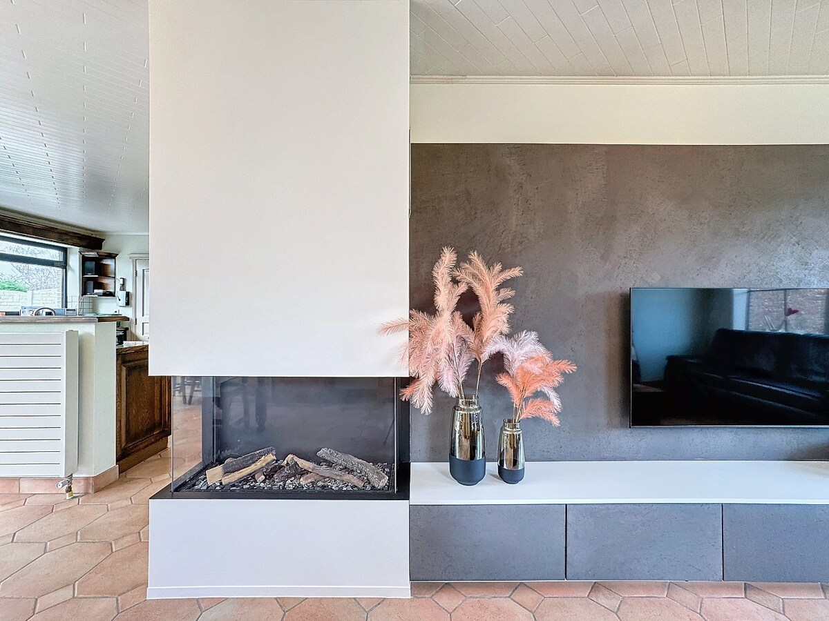 Ruime open bebouwing in landelijke stijl te Zottegem 