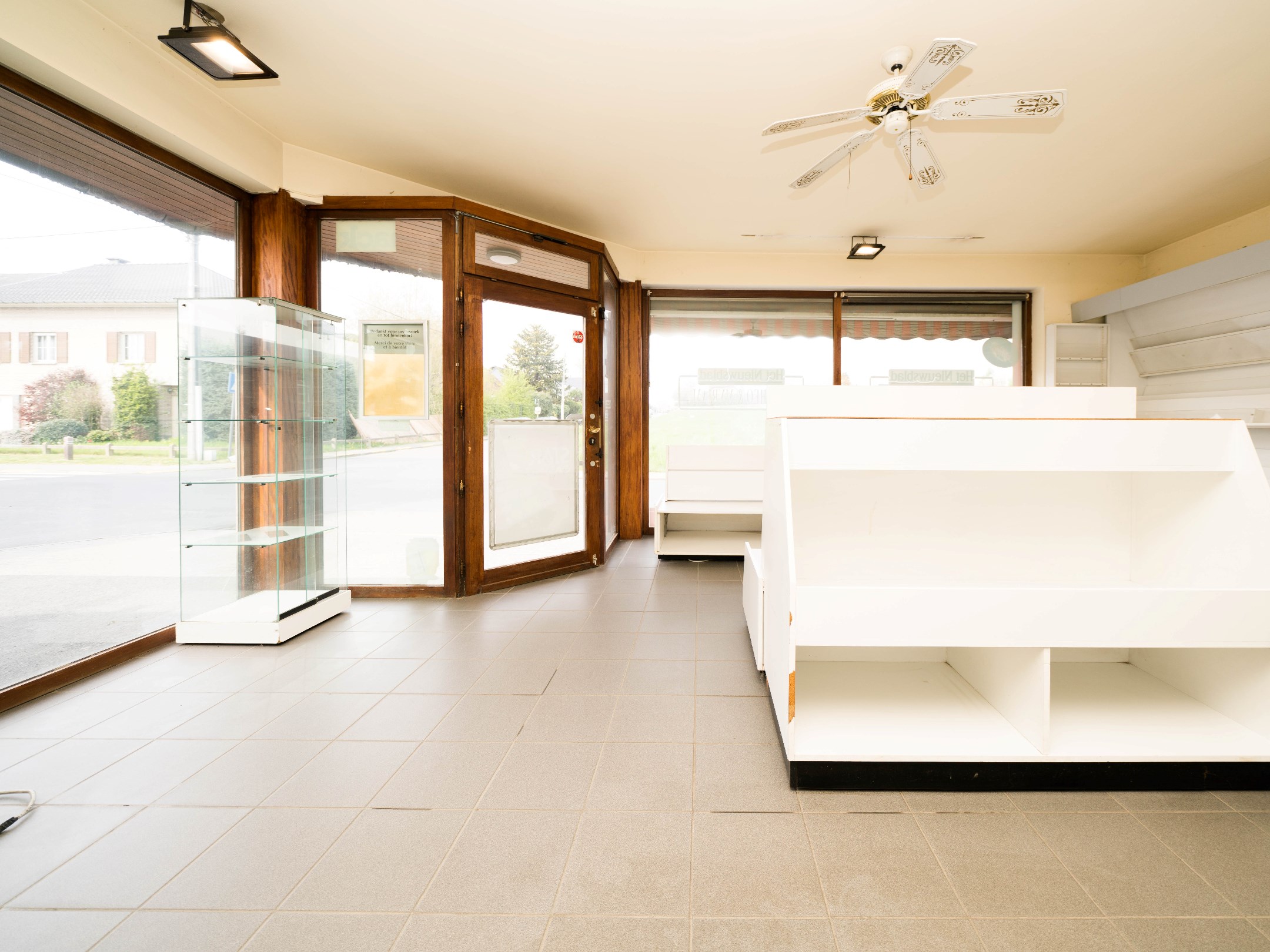 Winkel/kantoorruimte (65m²) op een gunstige ligging 