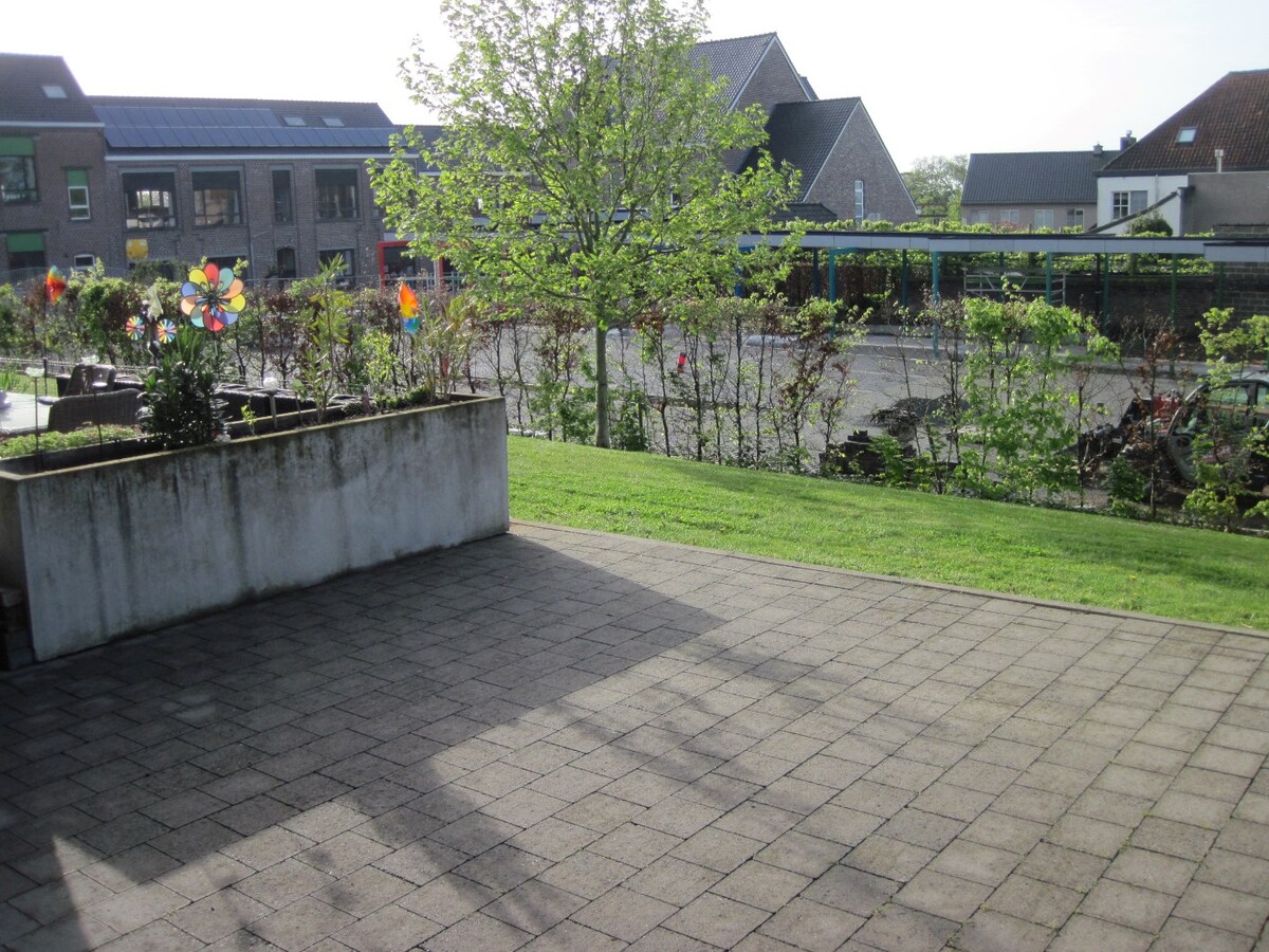 Hedendaags 2-slpk-appartement met groot terras 