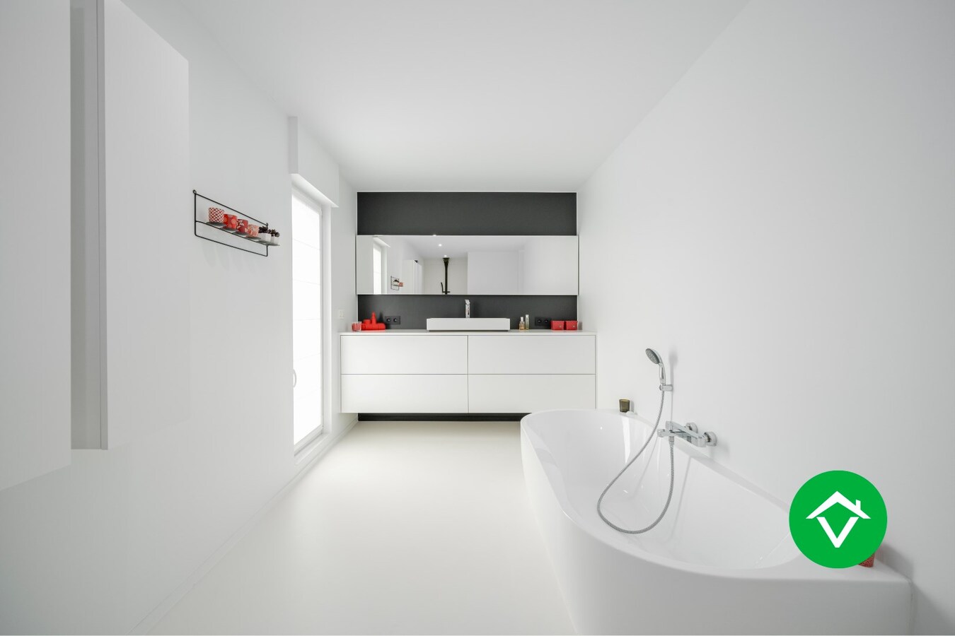 Zeer stijlvolle en instapklare villa te koop in het centrum van Koekelare. 