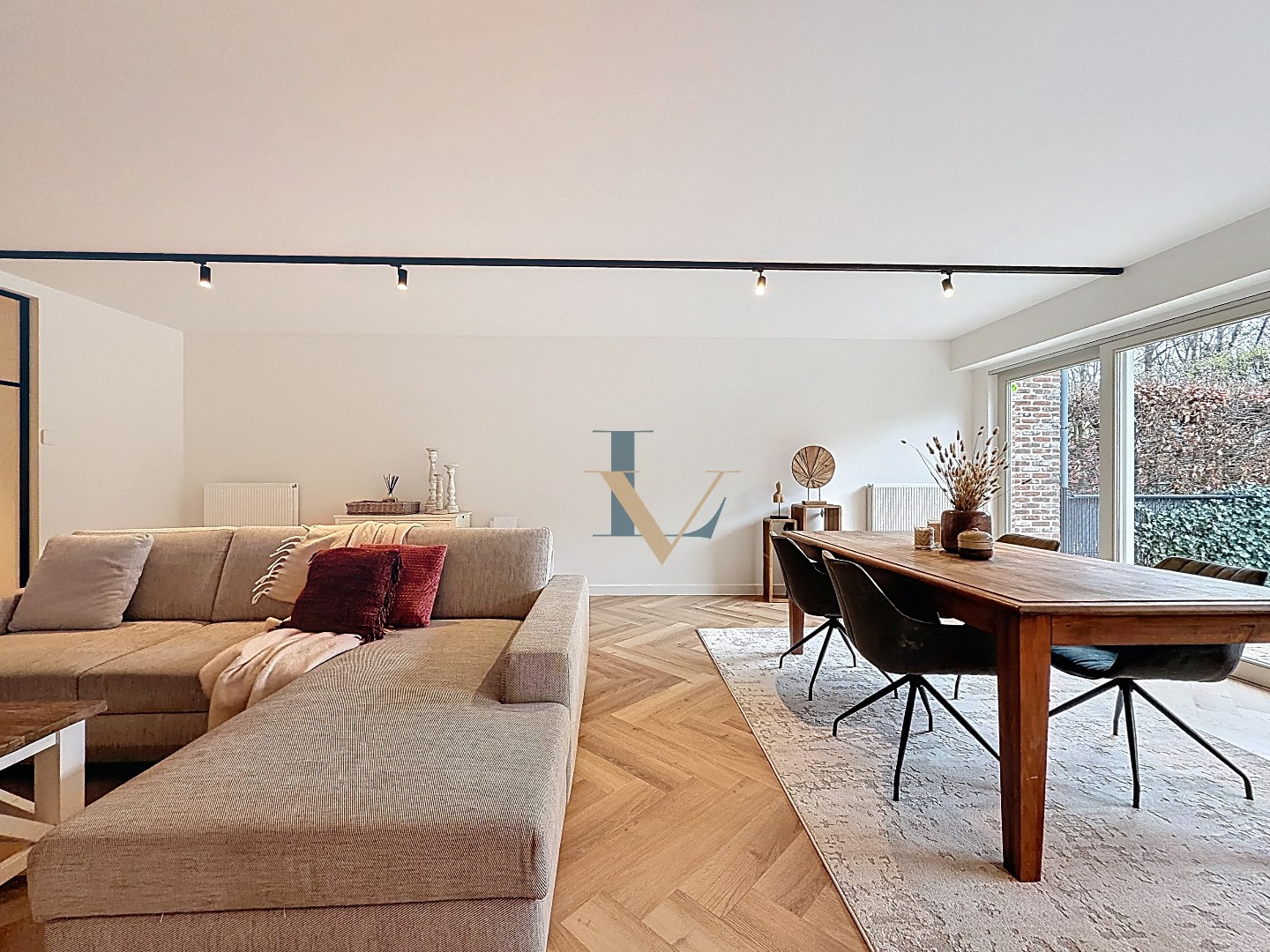 Charmante gerenoveerde rijwoning in pastoriestijl te koop in centrum Schilde 