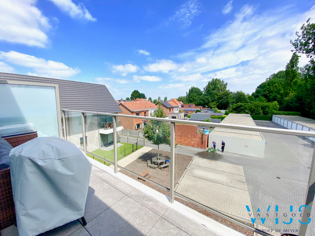 Instapklaar 2 slaapkamerappartement in hartje Wippelgem EVERGEM ! 