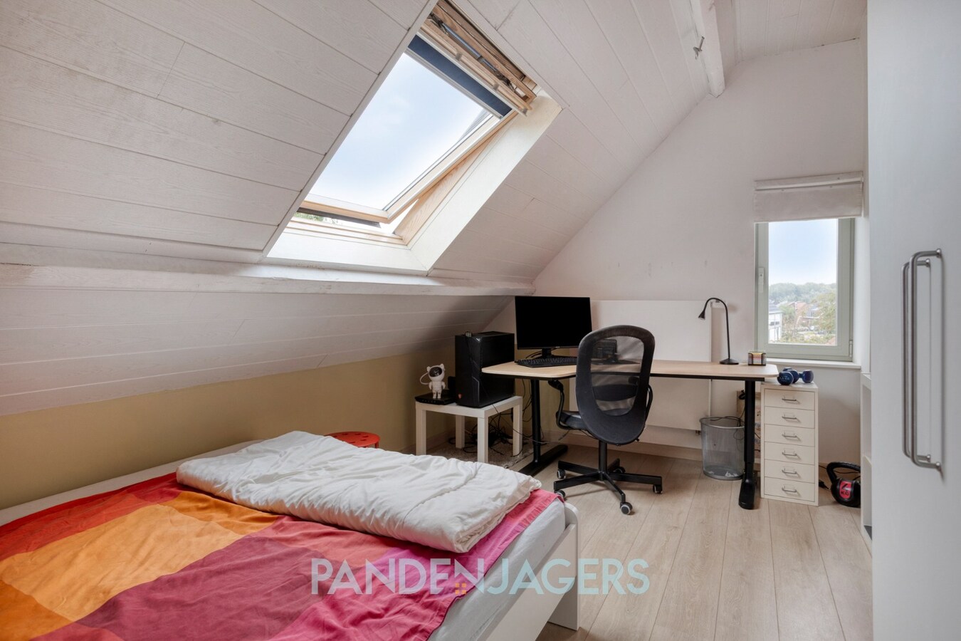 Gerenoveerde woning met uitzonderlijk groot magazijn op unieke locatie te Duffel 