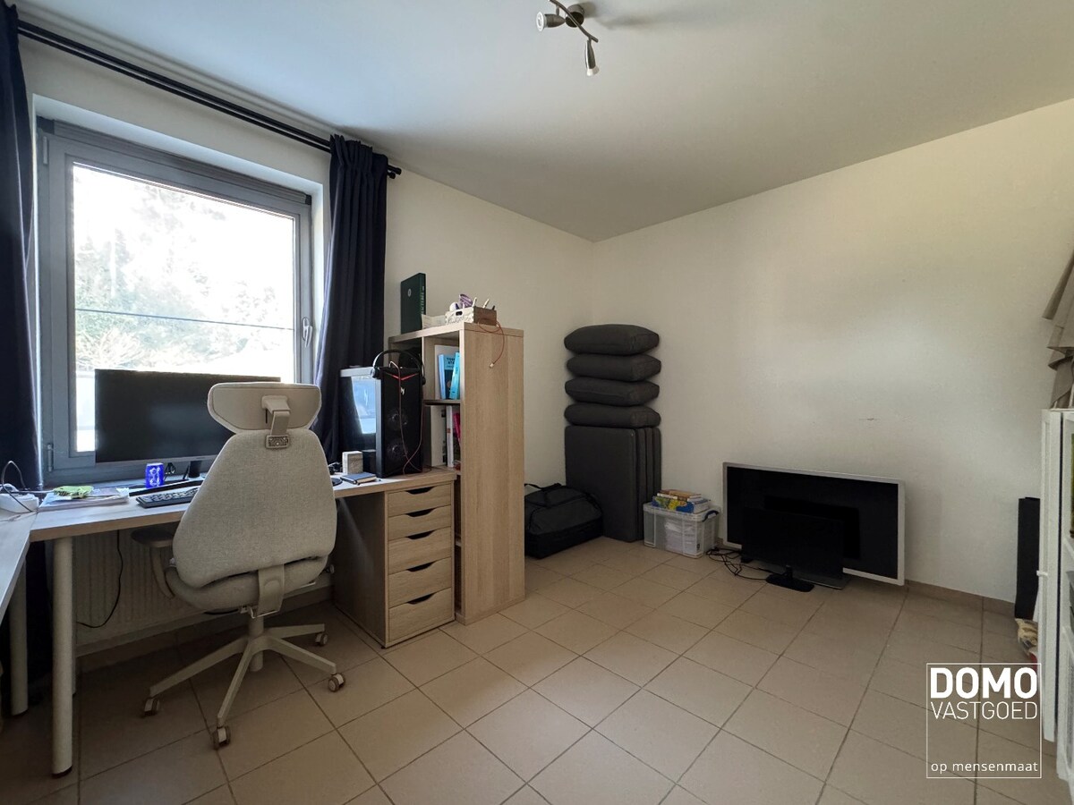 RUIM GELIJKVLOERS APPARTEMENT MET 2 SLAAPKAMERS IN HET CENTRUM VAN MELDERT 