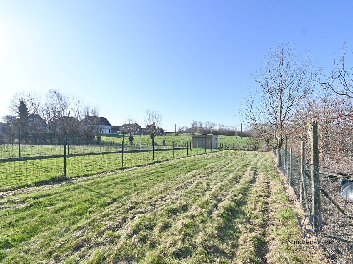 Half Open Bebouwing, met afzonderlijke tuin. 