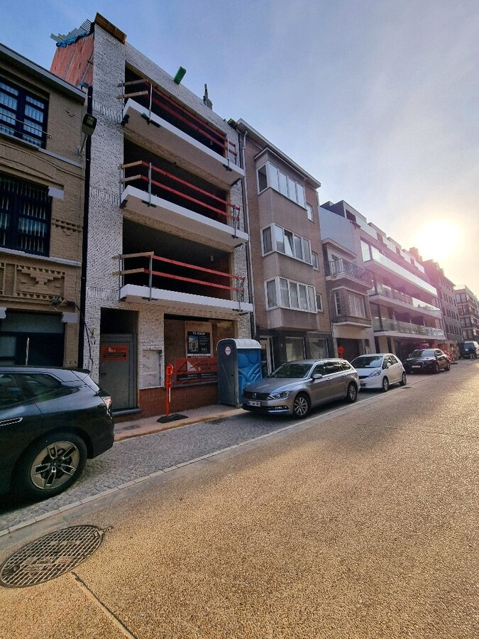 Zeer ruim appartement op de eerste verdieping met 2 terrassen 