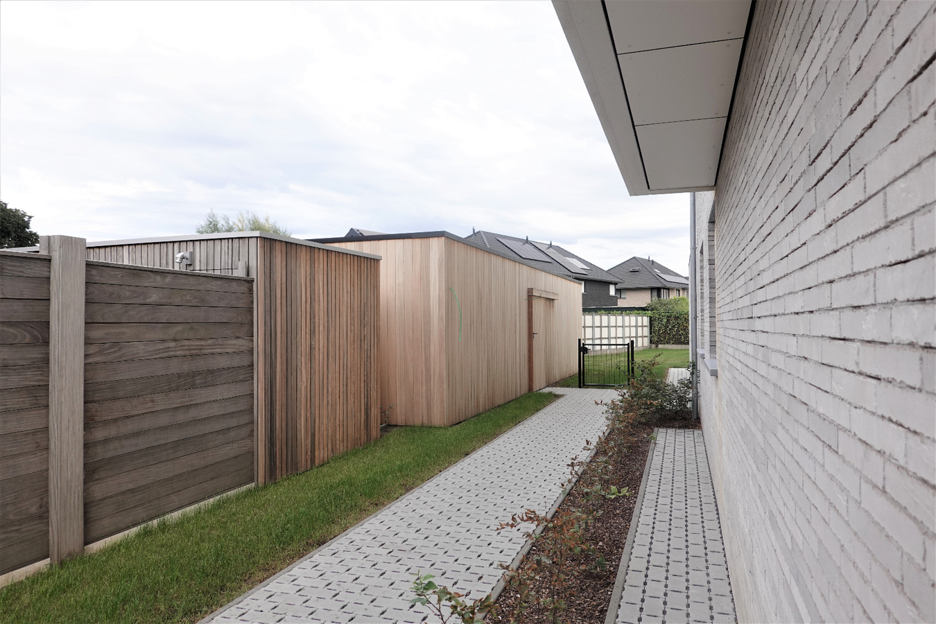 Recent nieuwbouwappartement met tuin te Zedelgem 