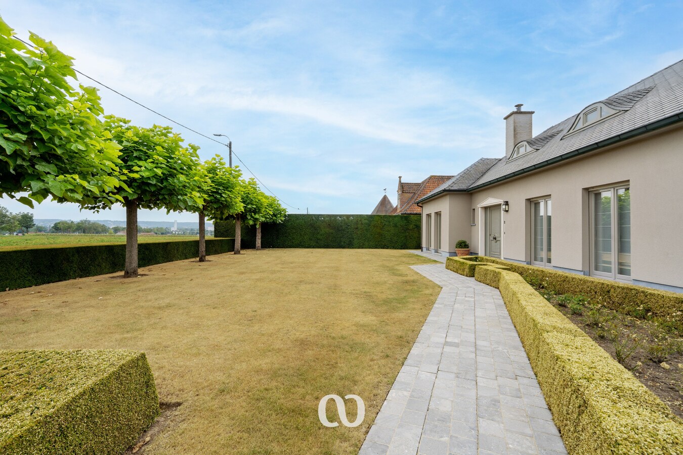 Prachtig onderhouden villa op meer dan 2.000 m² in Kaster 